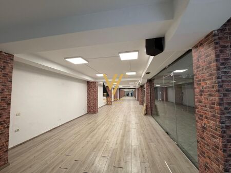 LOCALE COMMERCIALE DI 150 M2 IN AFFITTO IN VIA 21 DICEMBRE 70.000 LEKE