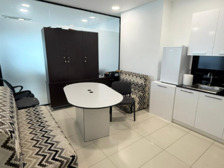  Ufficio in Affitto – Delijorgji    