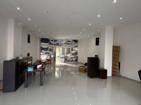AMBIENTE COMMERCIALE IN VENDITA AL PIANO 0 PRESSO IL LAGO ASCIUTTO