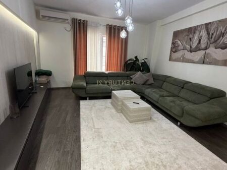 Appartamento 3+1+2 in vendita in Via Besim Alla – 270.000 €