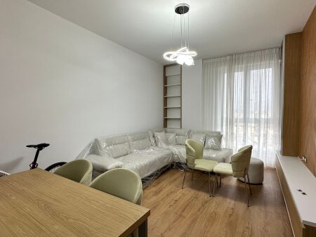 Appartamento 1+1 in affitto a Komuna e Parisit