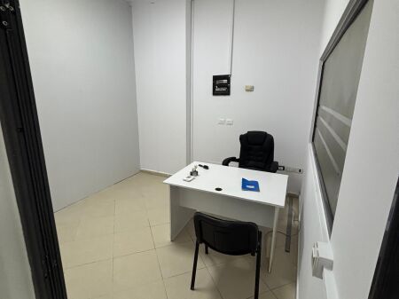  Ufficio completamente arredato in affitto di fronte a Delijorgji
