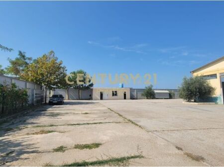OCCASIONE!!!! EDIFICIO COMMERCIALE E TERRENO IN VENDITA, SITUATO A VLORE!