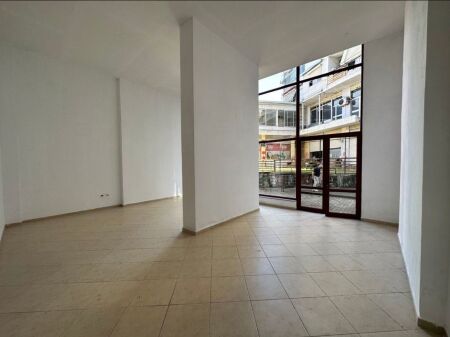 NEGOZIO IN AFFITTO 60 M2 EX MERCATO ELETTRICO 75.000 LEKE