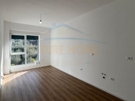 Shitet,Apartament 1+1 Fresku,Tirana.
