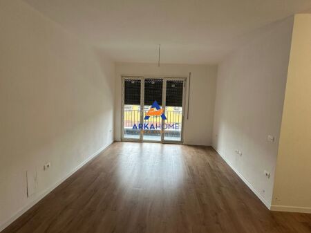 JEPET ME QERA APARTAMENT  GARAZHD PARKIMI RRUGA 5 MAJI 850.000 LEKË