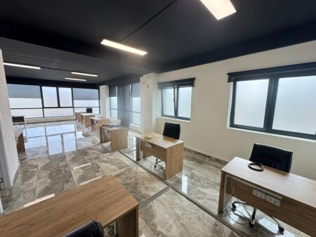  Locale commerciale in affitto  Via “Teodor Keko” Prezzo: 4500 euro al mese
