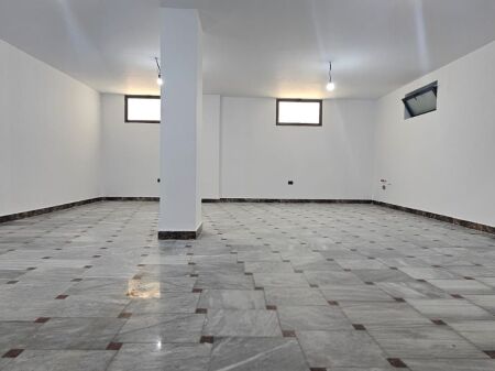 NEGOZIO IN AFFITTO 200 M2 BLLOK 300.000 LEKE