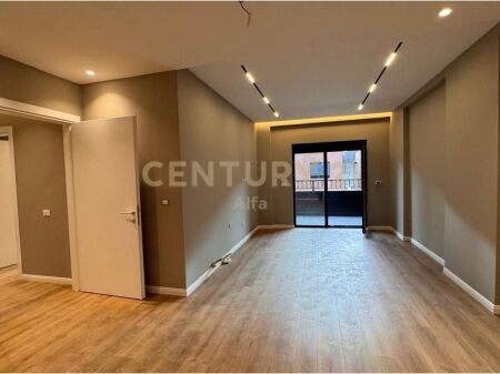 Apartment 1+1+ 1 parking space for rent in Xheluks Complex, Elbasan Street!
