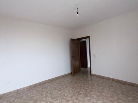 Jepet me qera ambient 2+1, me sipërfaqe 78 m², i