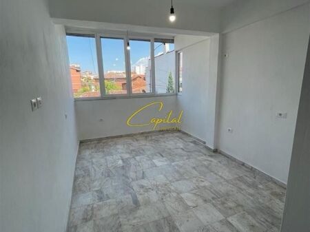 UFFICIO IN AFFITTO 90 M2 VIA 4 DESHMORET 70.000 LEKE
