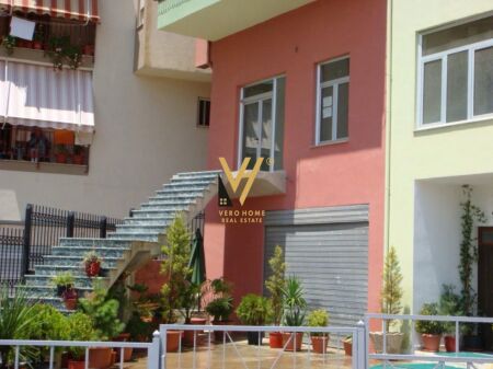 LOCALE COMMERCIALE DI 110 M2 IN AFFITTO A FRESK PER 400 EURO