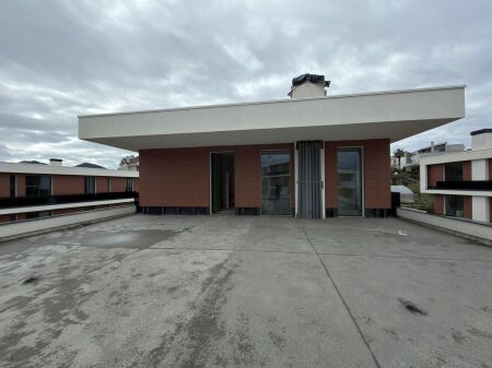  Attico 3+1+2 con Veranda & 3 Posti Auto – Tulipan Residence, TEG