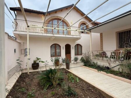 VILLA IN AFFITTO, SITUATA NELLA ZONA DI XHAMLLIK, TIRANA!