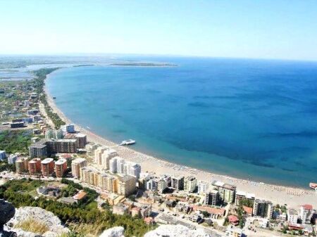 Appartamento per le vacanze molto bello, completamente arredato a Shëngjin vicino al mare