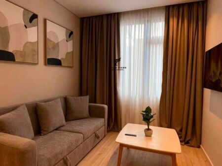 SHITEN 3 APARTAMENTE RRUGA E BARRIKADAVE 40.000.000 LEKE