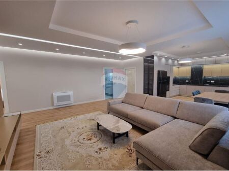 APARTMENT 3+1+3+ 2 PARKING SPACES FOR RENT!
