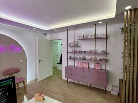 Locale commerciale in affitto – Incrocio di Vasil Shanto