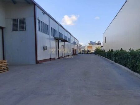Magazzino di 300m2 in affitto sull'autostrada Durazzo-Tirana