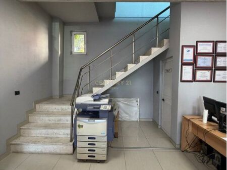 COMMERCIAL SPACE FOR RENT, DUPLEX 140 M2 IN LAPRAK