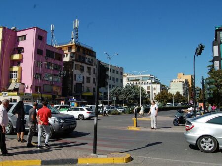 NEGOZIO IN AFFITTO 45 M2 21 DICEMBRE 330.000 LEKE