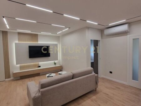 Apartment 2+1 for rent at Komuna e Parisit
