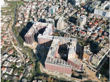 In vendita, Appartamento Duplex 4+1+4+Deposito, River Side Residence, Tirana