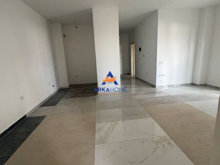 VENDESI APPARTAMENTO 2+1+2 " TERMINALE AUTOBUS NORD-SUD " 150000 EURO