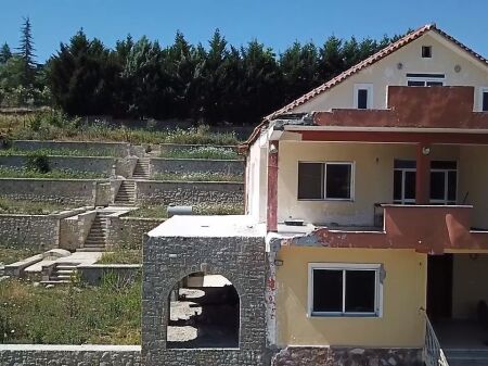 VILLA IN VENDITA 2 PIANI +SOTTOTETTO A PEZE HELMES 350.000 EURO