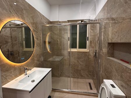 Apartament 1+1, Astir!
