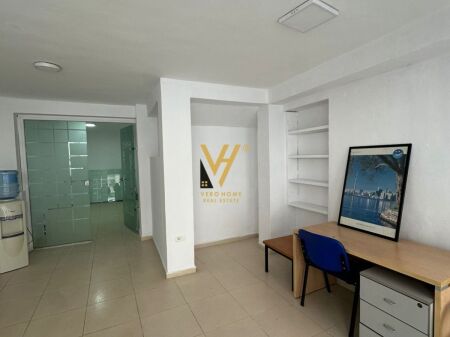 NEGOZIO IN AFFITTO 50 M2 IN VIA FORTUZI 50.000 LEKE