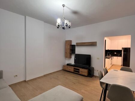 Newly renovated 2+1 apartment near the "Eftali Koci" School