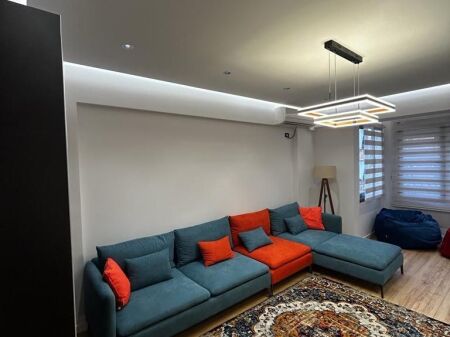 🏢Nella zona di 21 Dhjetori si affitta appartamento arredato 2+1+2 1.000Euro   