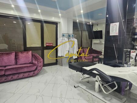 AMBIENTE COMMERCIALE IN AFFITTO 55 M2 CENTRO 100.000 LEKE