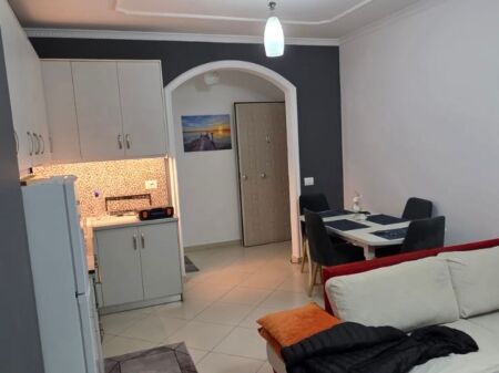 2+1,i mobiluar te rrethi i selites,550 euro,ofrohet dhe parkim opsional