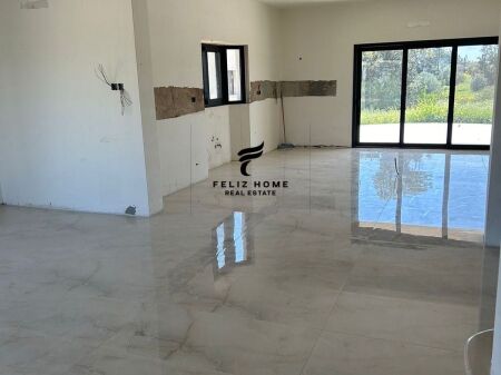 AMBIENTE COMMERCIALE TRIPLEX IN AFFITTO 360 M2 STAZIONE FERROVIARIA 750.000 LEKE