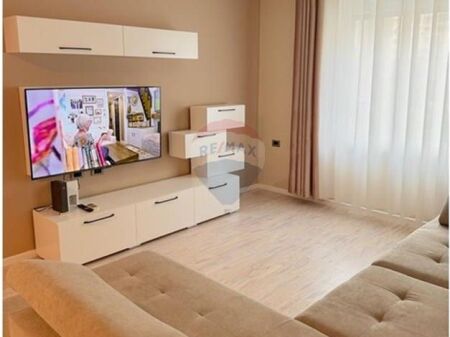 Apartment - For Rent - Skënderbej Square, Tirana