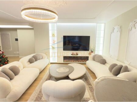 Shitet apartament 2+1+2 +2 poste parkimi Rruga e Bogdaneve