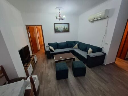 Jepet me Qera Apartament 2+1 tek Shkembi i kavajes
