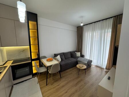  Jepet me qera Apartament 1+1   Adresa: Fresk, Oxa Çmimi: 37.000 lekë / muaj
