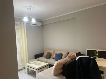 Apartament 1+1, Astir!