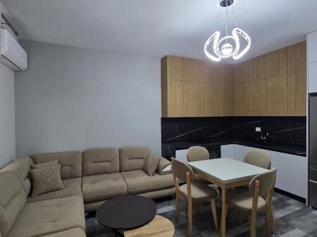  Jepet me qera apartament 1+1 me parkim  Zona: Zogu i Zi Çmimi: 700 Euro/muaj