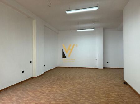 UFFICIO 120 M2 IN AFFITTO A SELVIA 100.000 LEKE