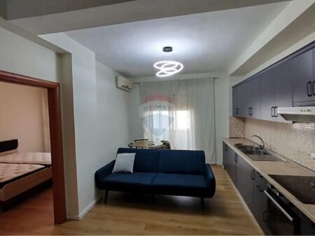 Apartment 1+1 for rent at Komuna e Parisit