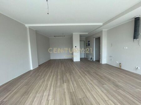 LAKE VIEW – APARTMENT 2+1+2 + PARKING SPACE FOR RENT (RESIDENTIAL OR OFFICE)
