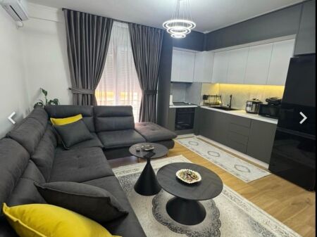 Shitet 1+1 te xhamia ne selite,me hipoteke,123.000 euro