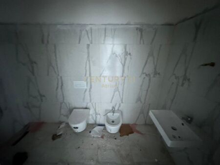 APPARTAMENTO 1+1 IN VENDITA A PORTA TIRANA E RE !