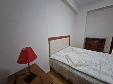Apartment at Komuna e Parisit for rent