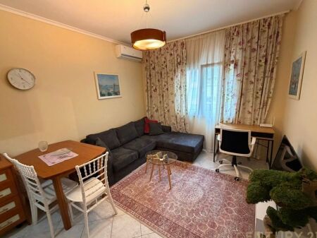 Apartment for rent 1+1 at Komuna e Parisit