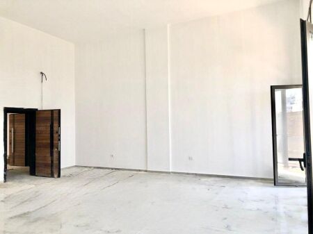 VENDITA AMBIENTE COMMERCIALE A FRESK